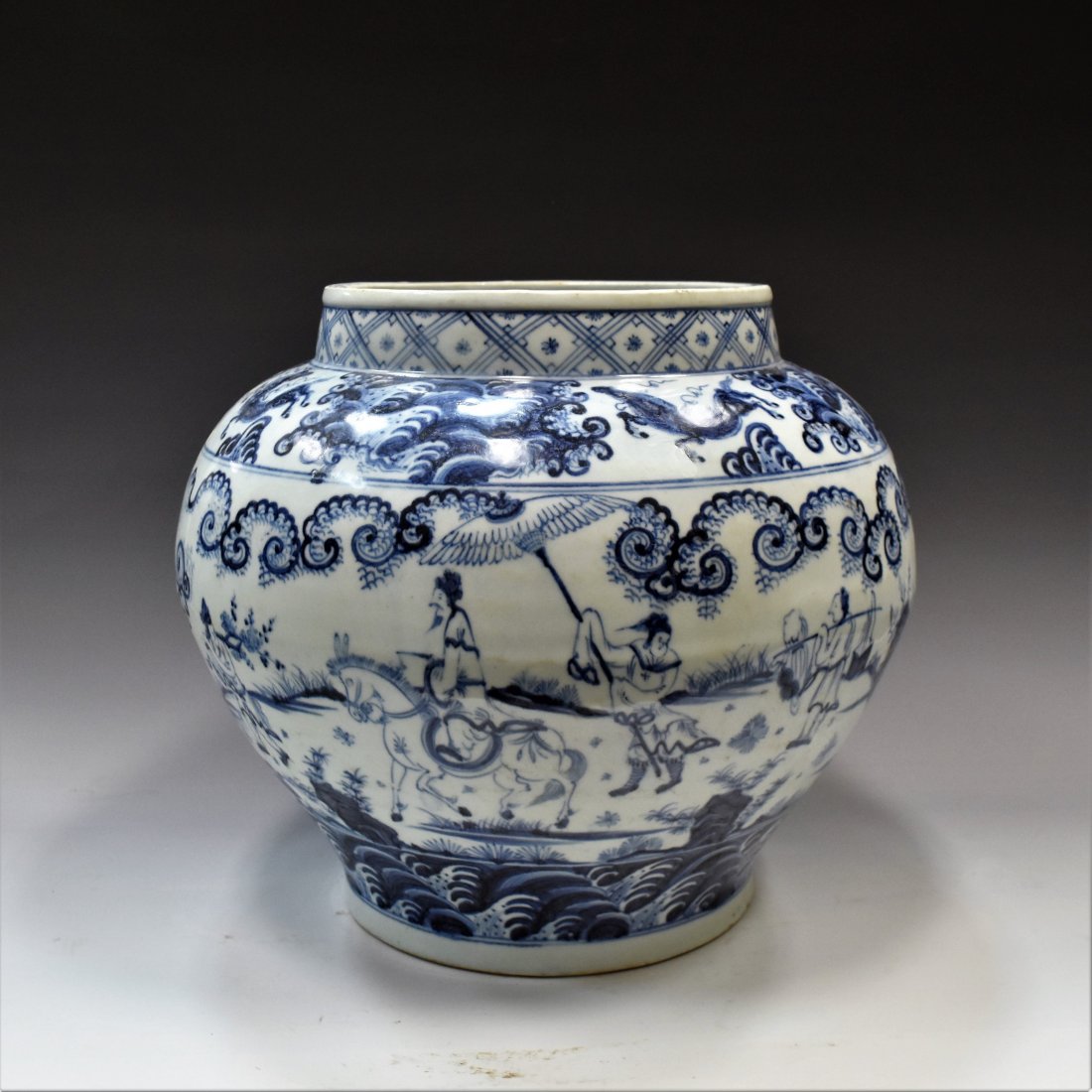 FINE MING BLUE UNDERGLAZE JAR (1 of 10)