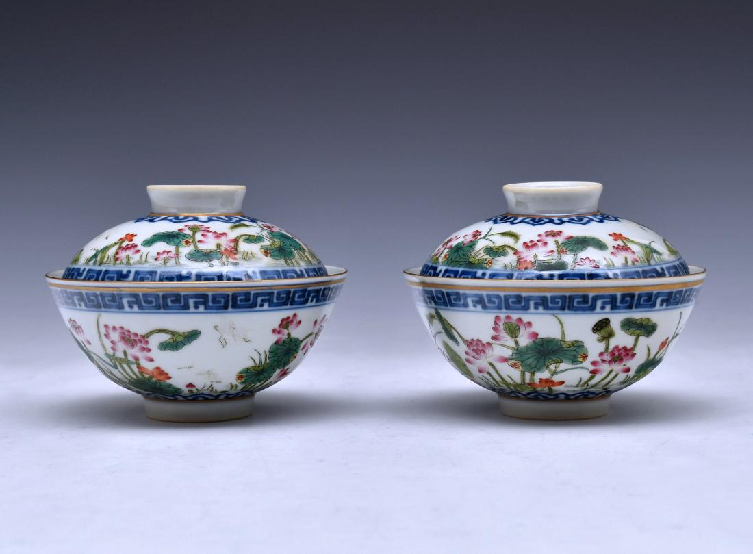 PAIR OF DUCK MOTIF TEACUPS & COVERS: Chinese porcelain potted with rounded cavetto gently rising the steep and slightly arched sides leading to slightly flaring rim, raised upon footed ring base, the dome lid with concaved ring top. The 