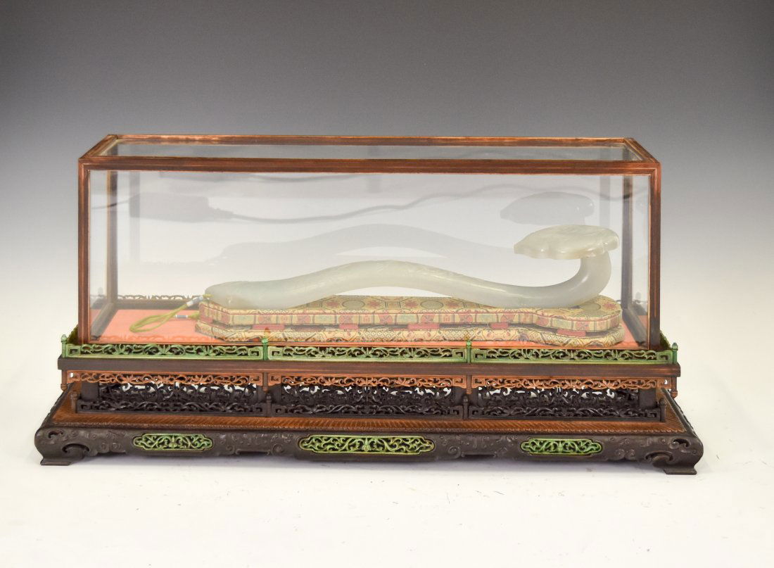 JADE RUYI SCEPTER INSIDE GLASS DISPLAY (1 of 12)