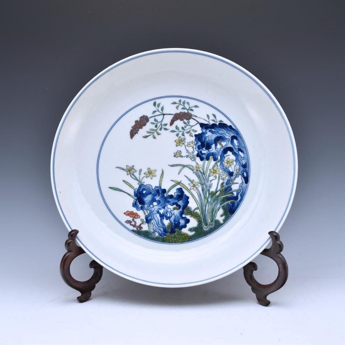CHINESE DOUCAI PORCELAIN PLATE ON STAND (1 of 6)
