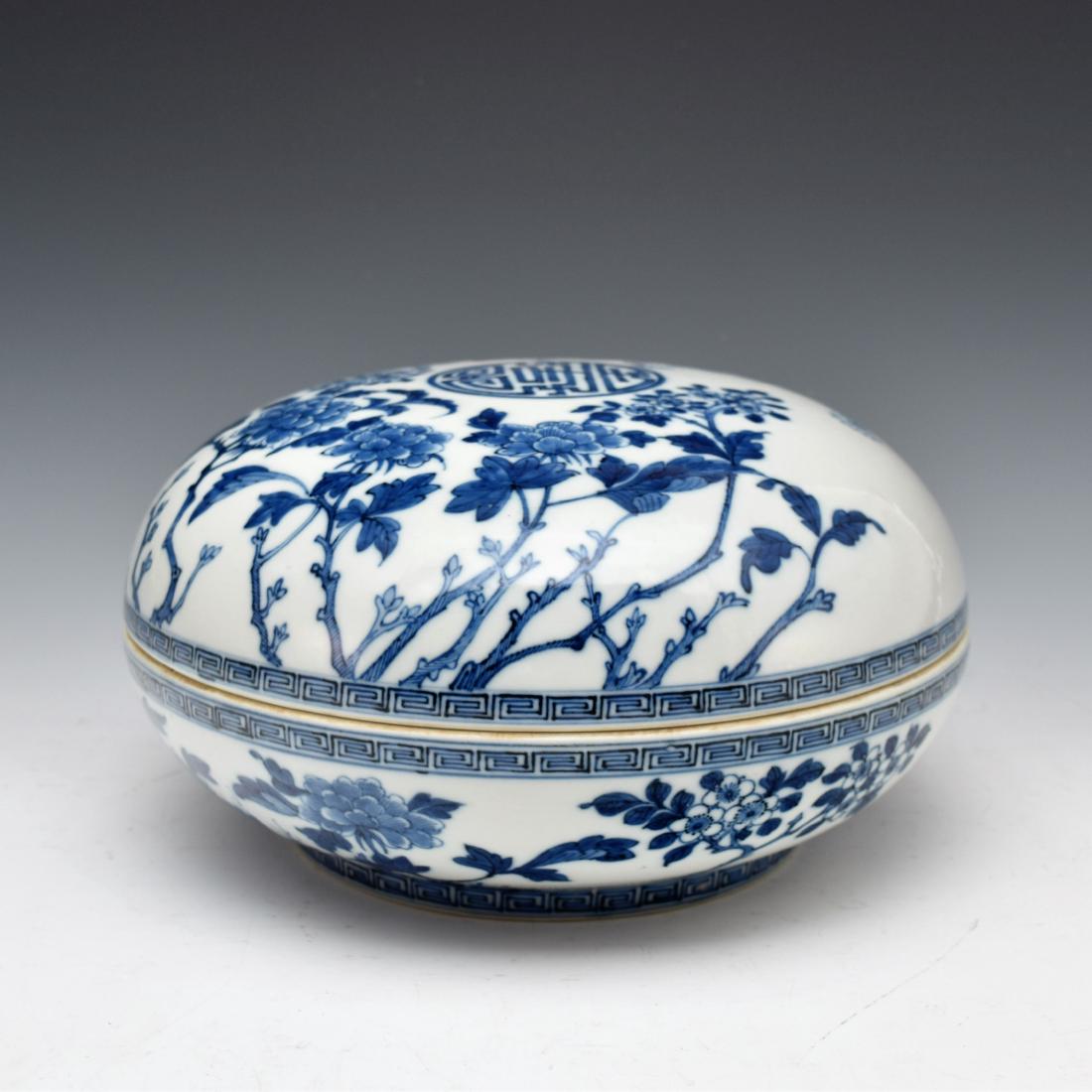 CHINESE BLUE & WHITE LIDDED ROUND BOX (1 of 10)
