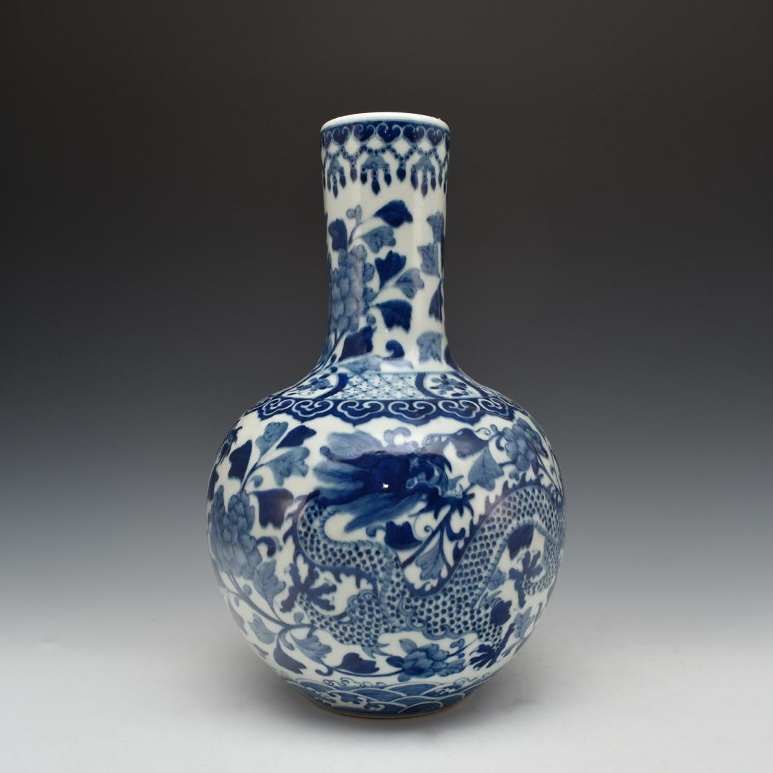 LARGE CHINESE BLUE & WHITE DRAGON CELESTIAL VASE (1 of 9)