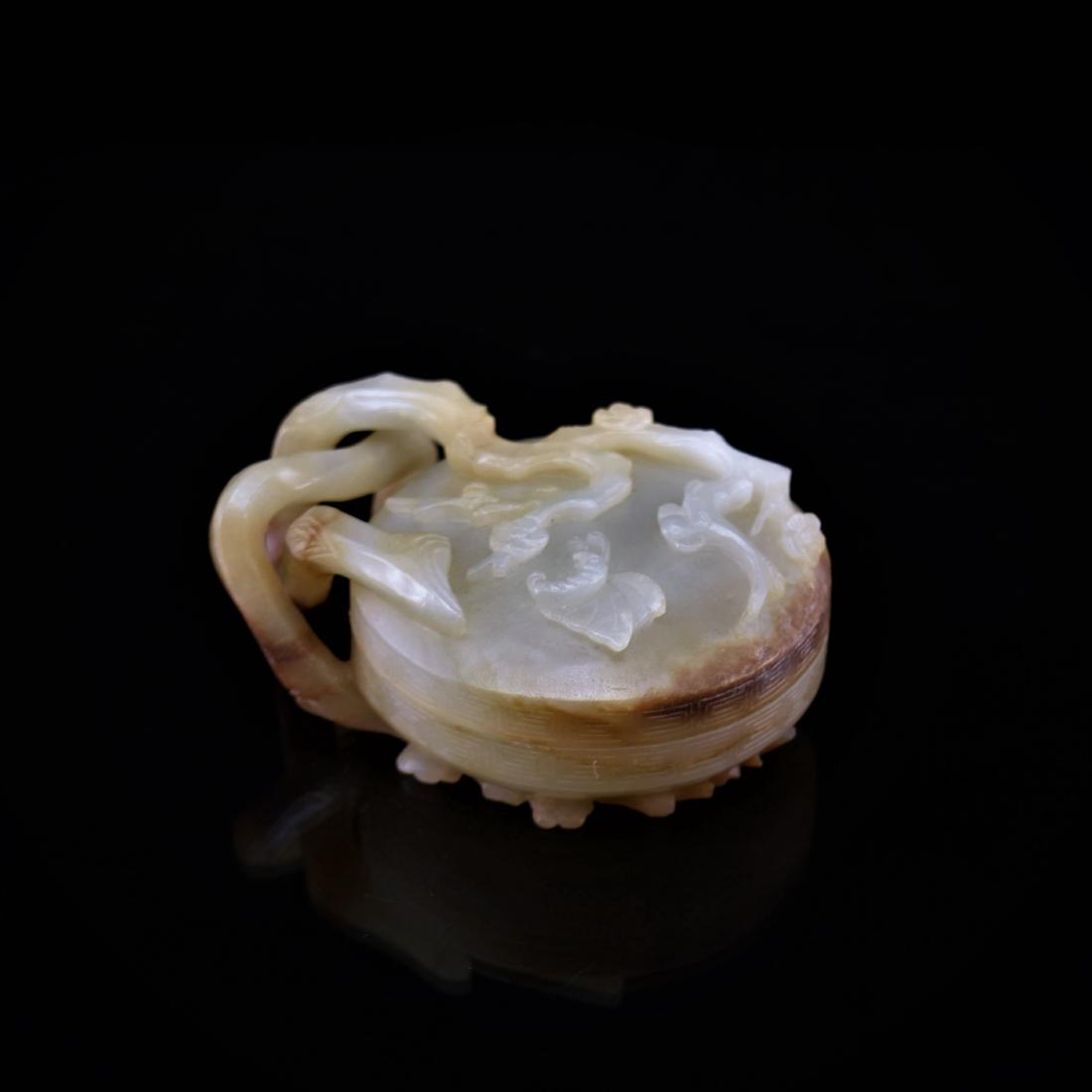 CARVED JADE ROUND COVERED TRINKET BOX (1 of 12)
