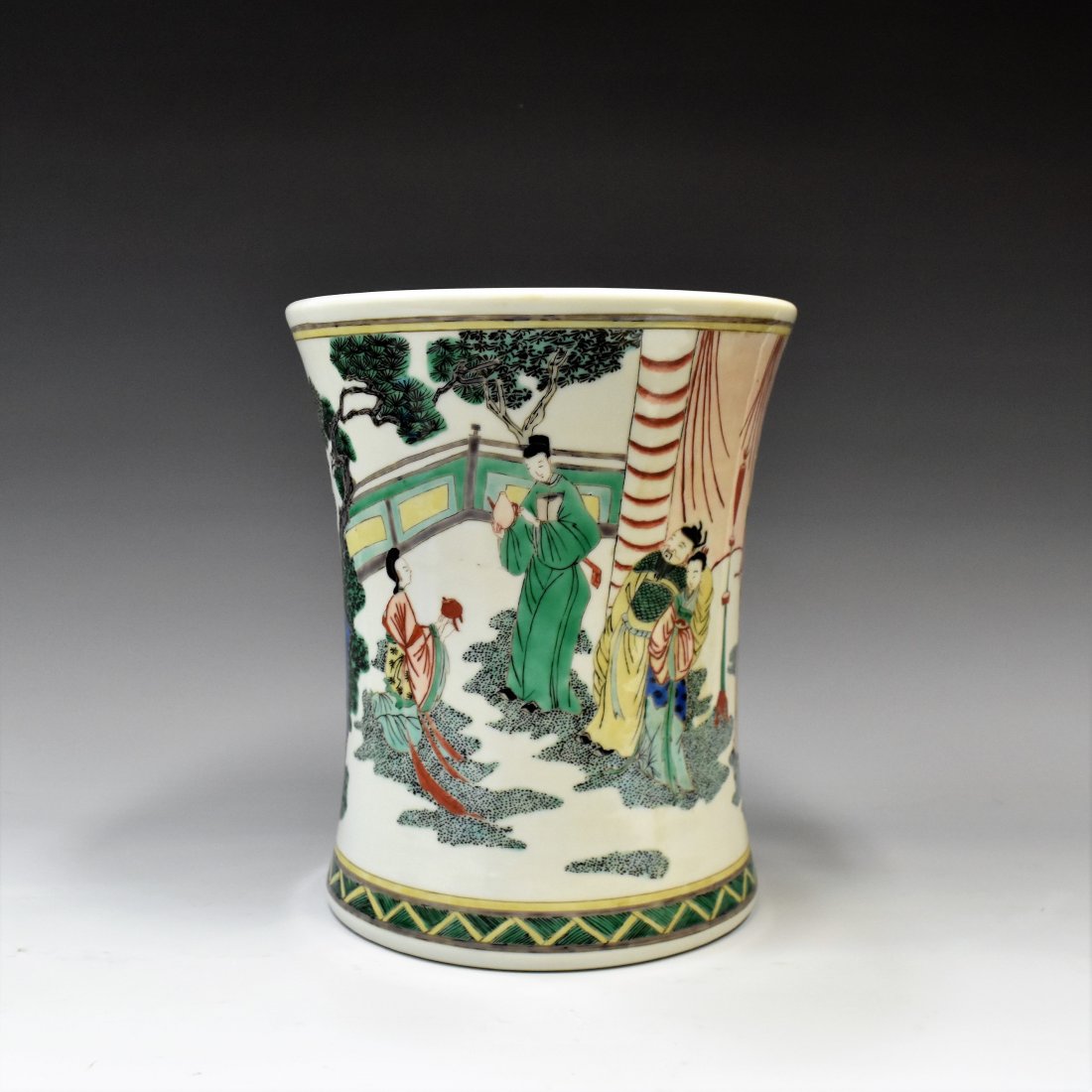 KANGXI WUCAI PORCELAIN BRUSH POT (1 of 9)