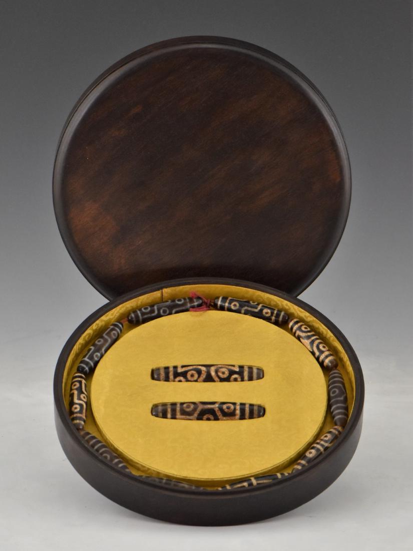 CHINESE DZI BEADS PRAYERS BRACELET IN BOX (1 of 11)