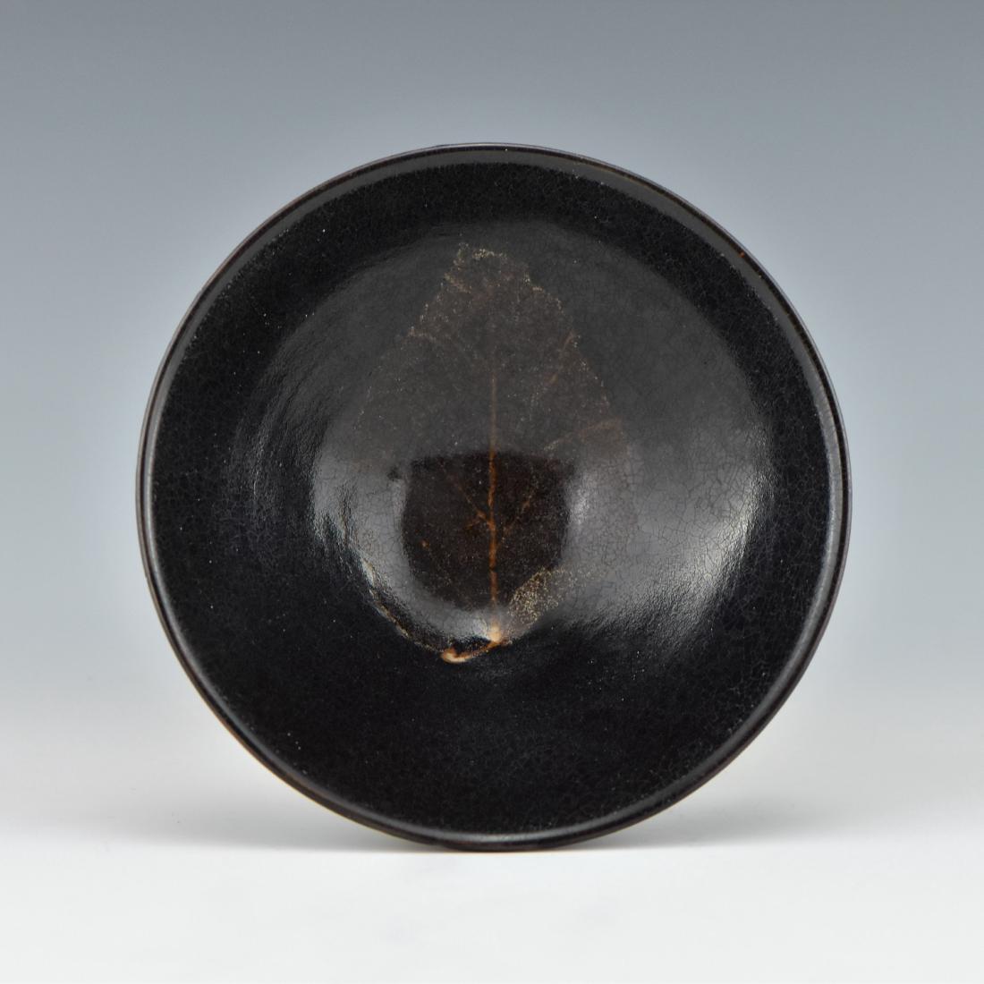 CHINESE JIZHOU WARE TEA BOWL W/ PRE-ROTTED LEAF (1 of 8)