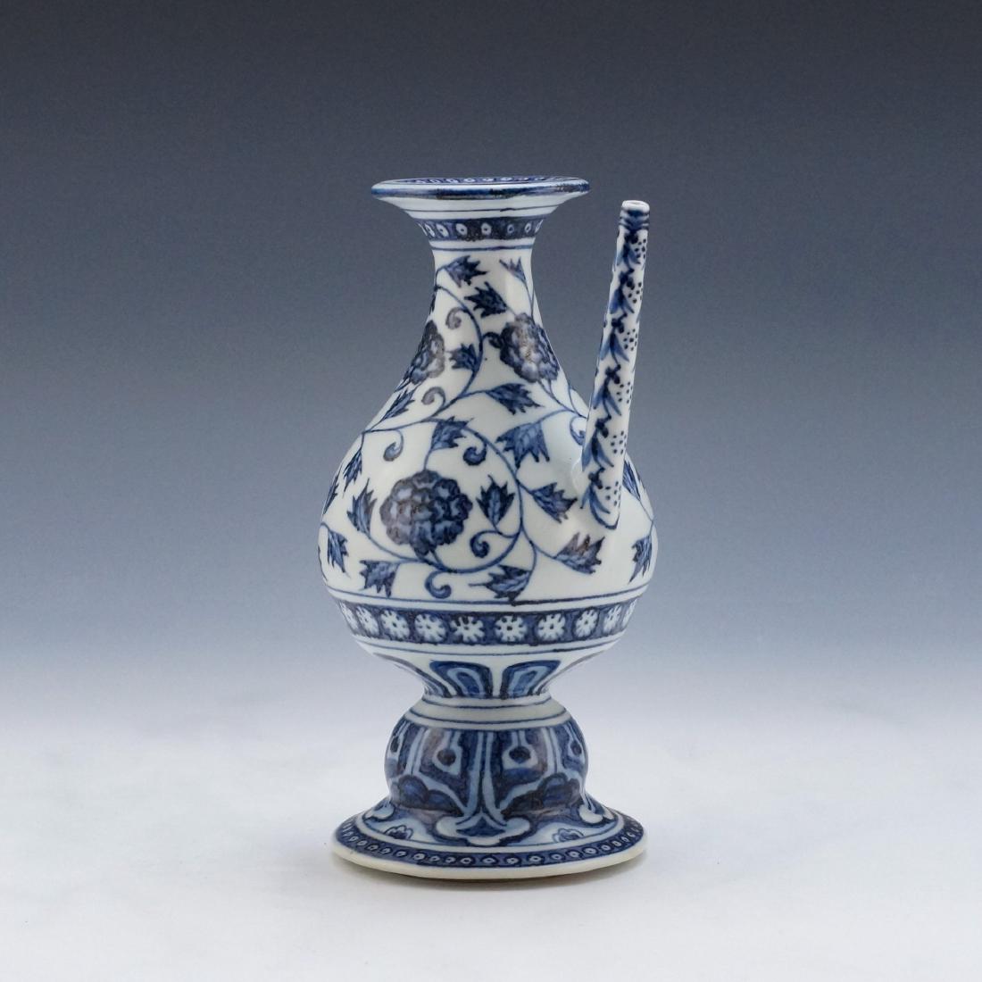 CHINESE BLUE AND WHITE PORCELAIN EWER (1 of 10)