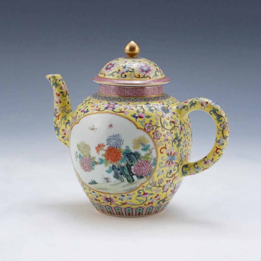 FAMILLE ROSE FLORAL MOTIF PORCELAIN TEAPOT (1 of 11)