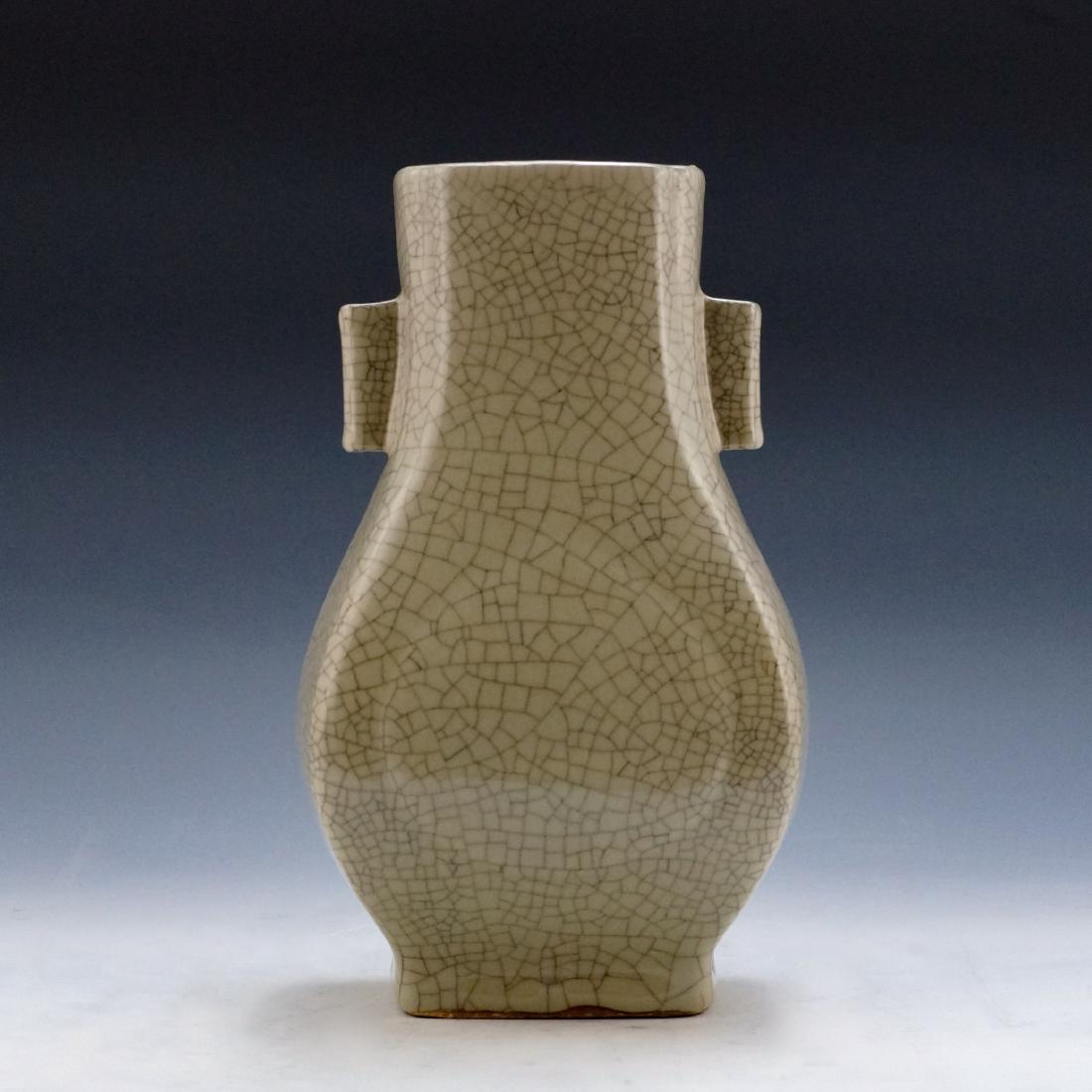 GE TYPE ZUN VASE, QIANLONG SEAL MARK (1 of 10)