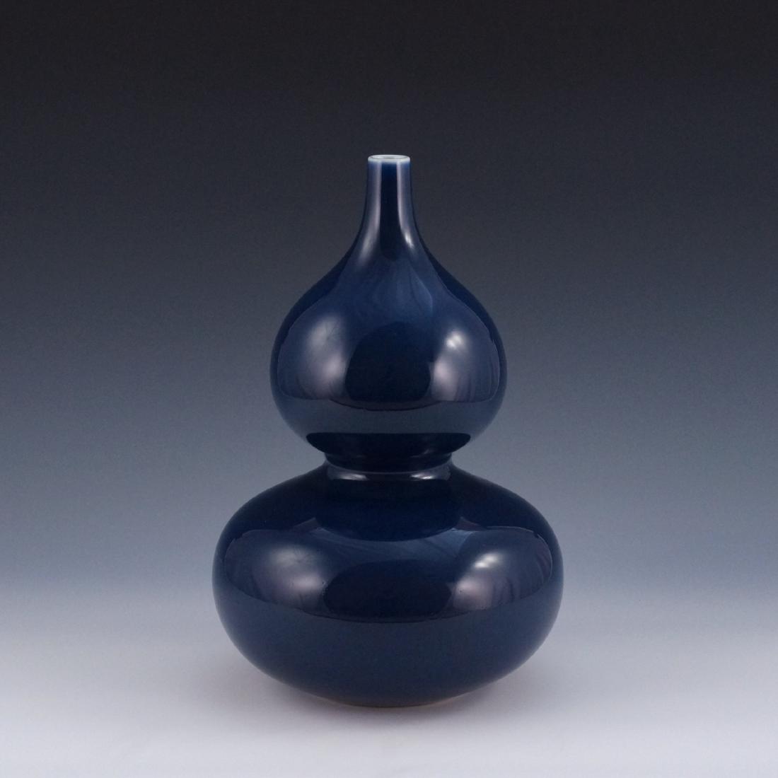 BLUE MONOCHROME DOUBLE GOURD PORCELAIN VASE (1 of 8)