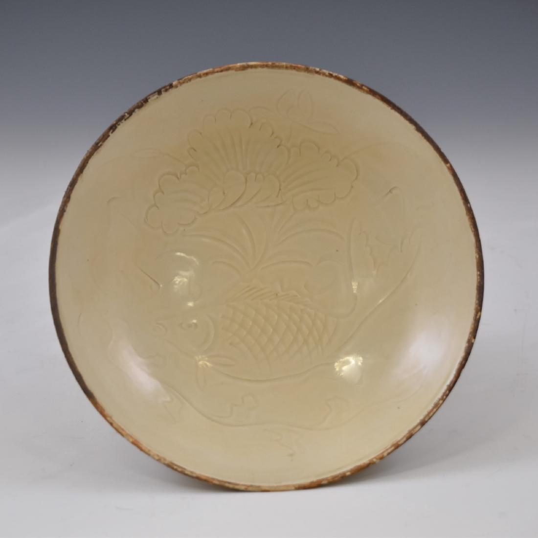 INCISED FISH MOTIF SILVER RIM DING WARE PLATE (1 of 4)