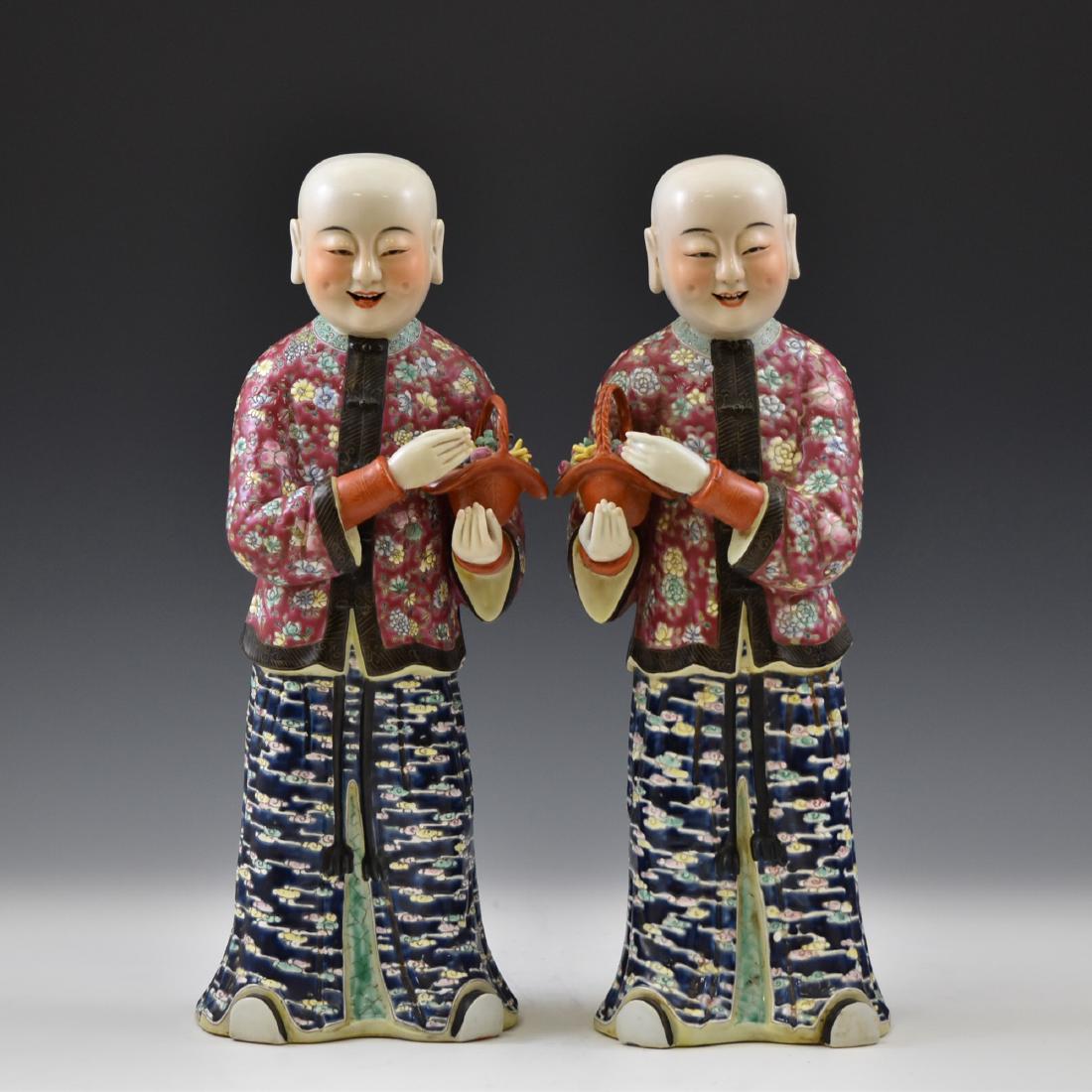 A FINE PAIR OF FAMILLE ROSE PORCELAIN FIGURES (1 of 20)