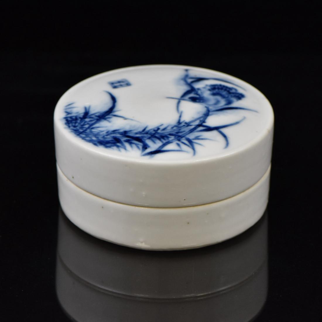 20TH C BLUE & WHITE QUAILS & BAMBOO LIDDED BOX (1 of 9)