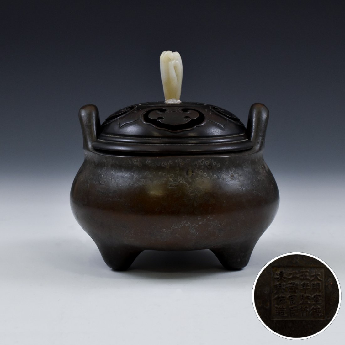 MING BRONZE LIDDED TRIPOD CENSER WITH JADE FINIAL  (1 of 10)