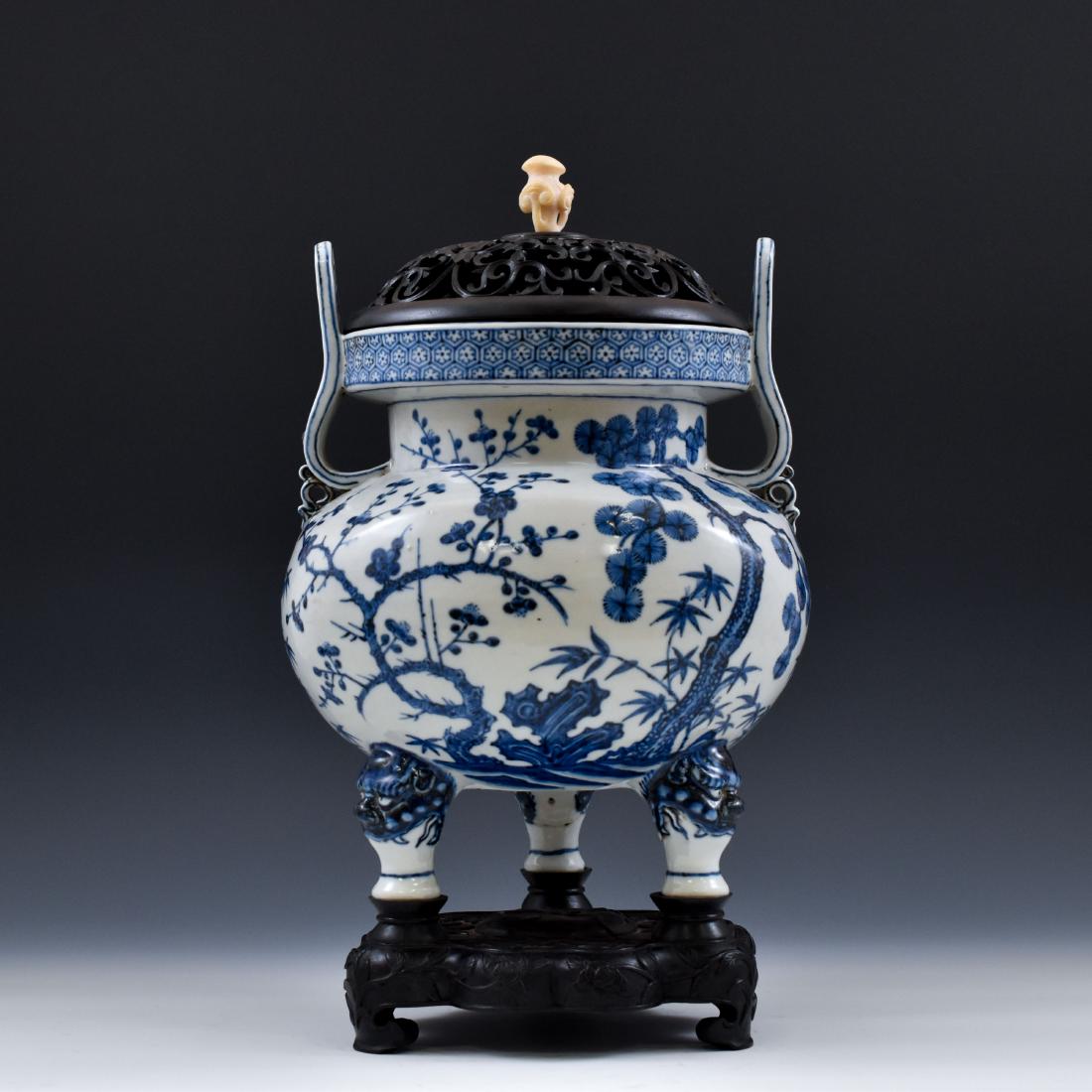MING BLUE & WHITE TRIPOD CENSER WITH JADE FINIAL ON (1 of 10)