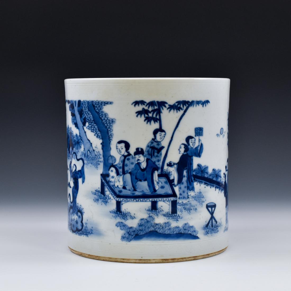 MING BLUE & WHITE PORCELAIN BRUSH POT (1 of 10)