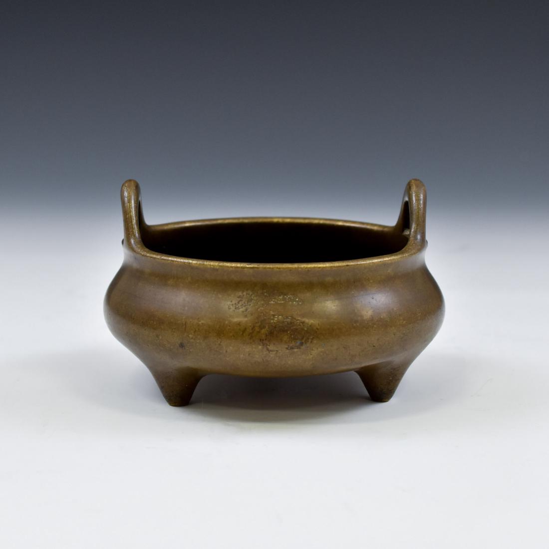 CHINESE MING PERIOD TRIPOD BRONZE CENSER (1 of 7)