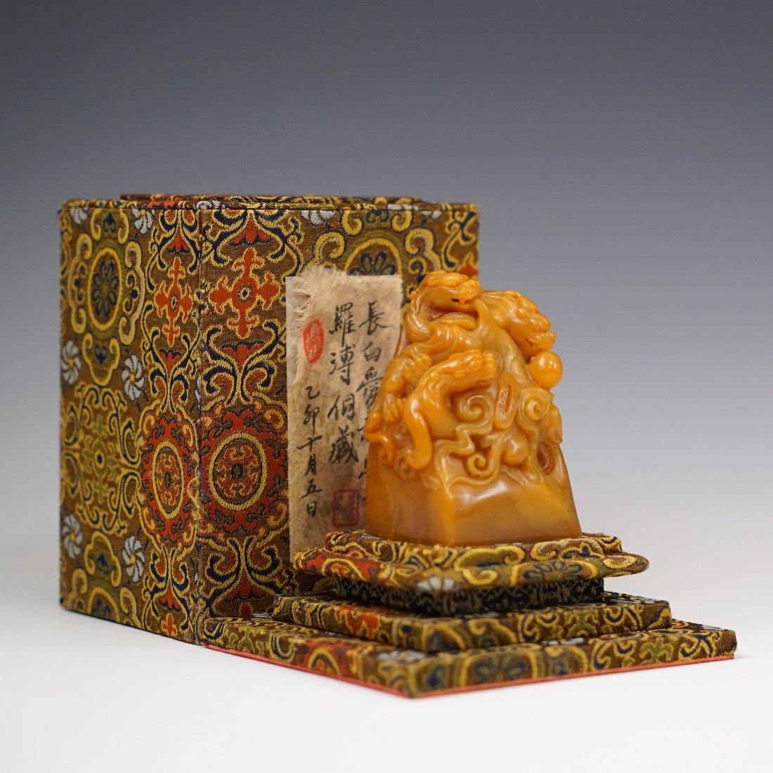 19TH C VERY FINE PIXUE CARVED TIANHUANG SEAL IN BOX (1 of 10)