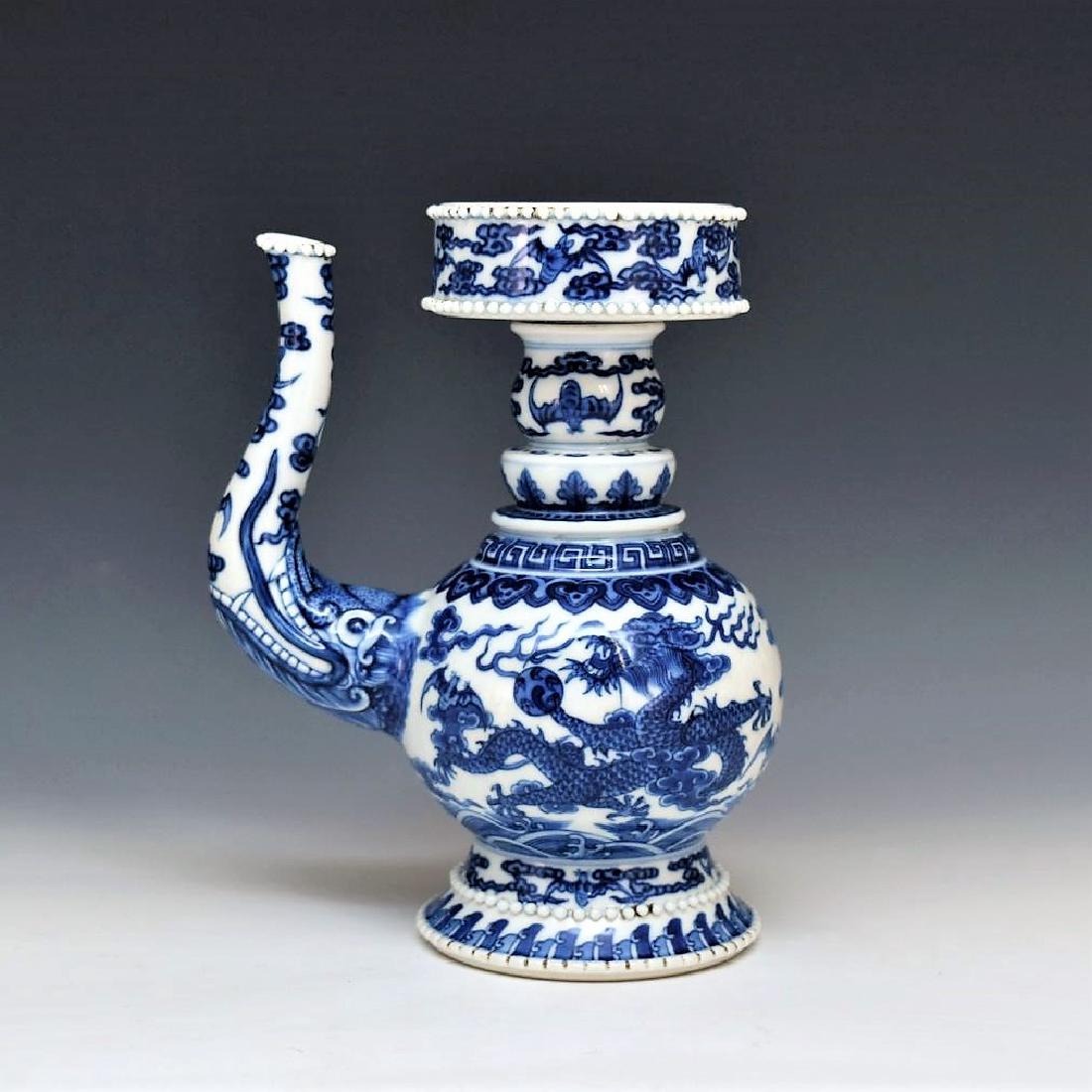 BLUE & WHITE DRAGON TEAPOT WITH POTRUDING GRAIN MOTIF (1 of 10)