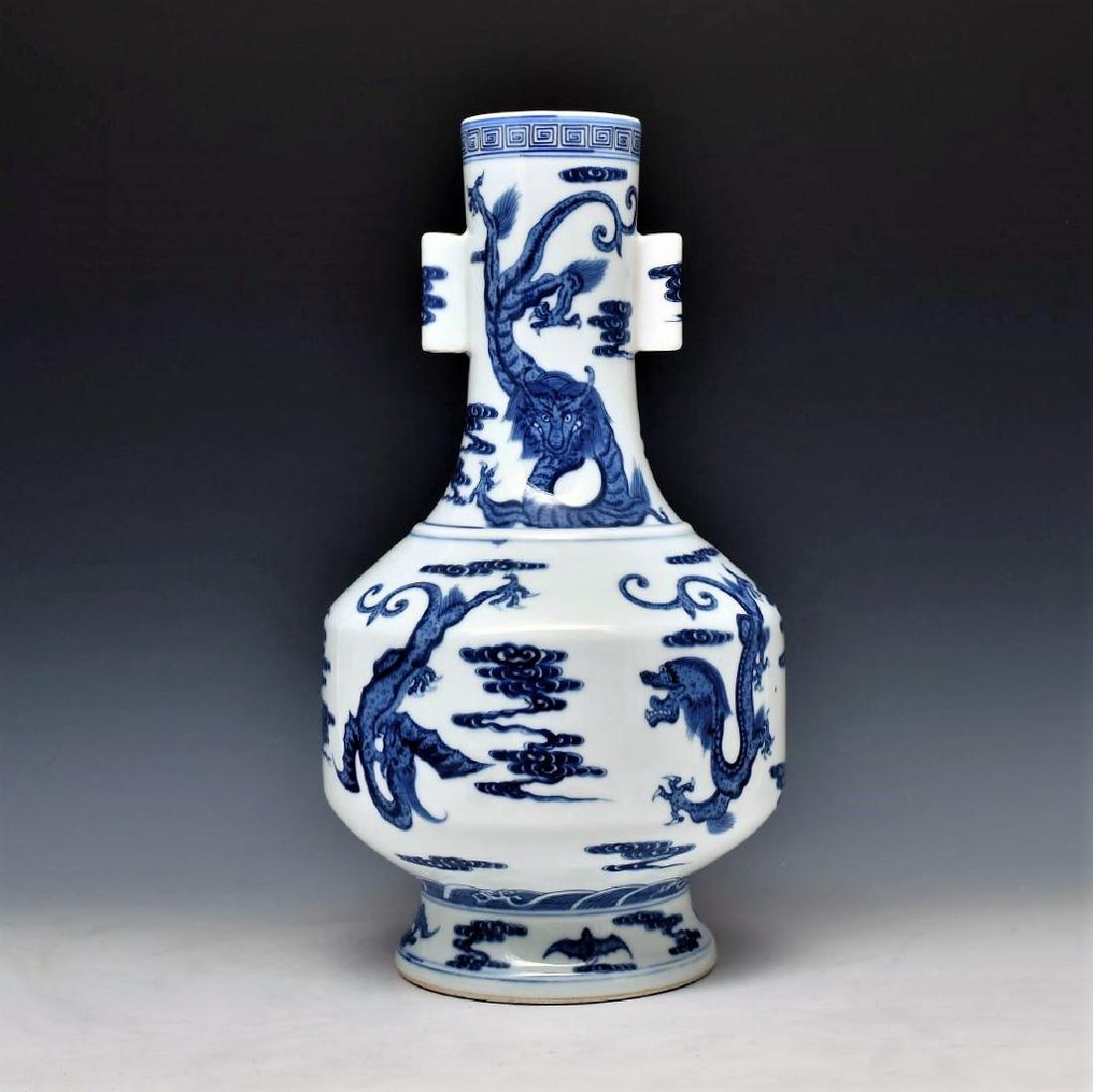 BLUE & WHITE DRAGON CHINESE ARROW VASE (1 of 9)