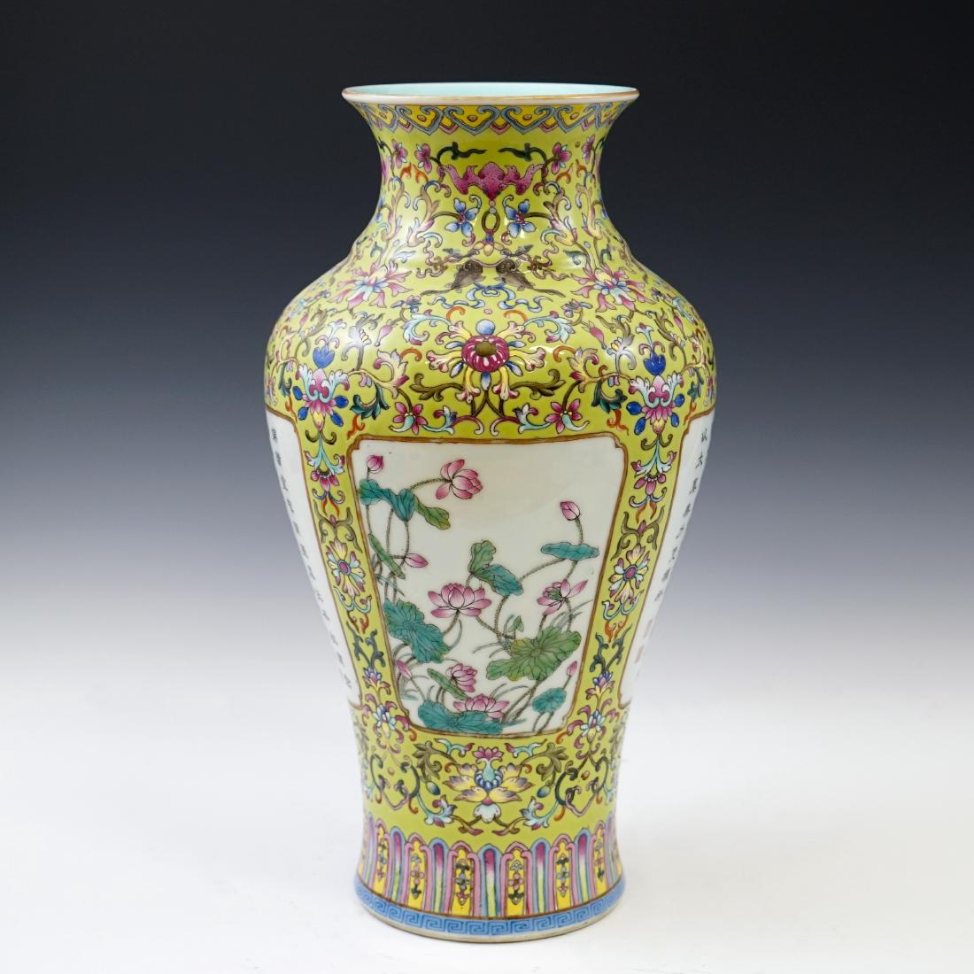 WILLOW LEAF SHAPE FAMILLE ROSE VASE (1 of 9)