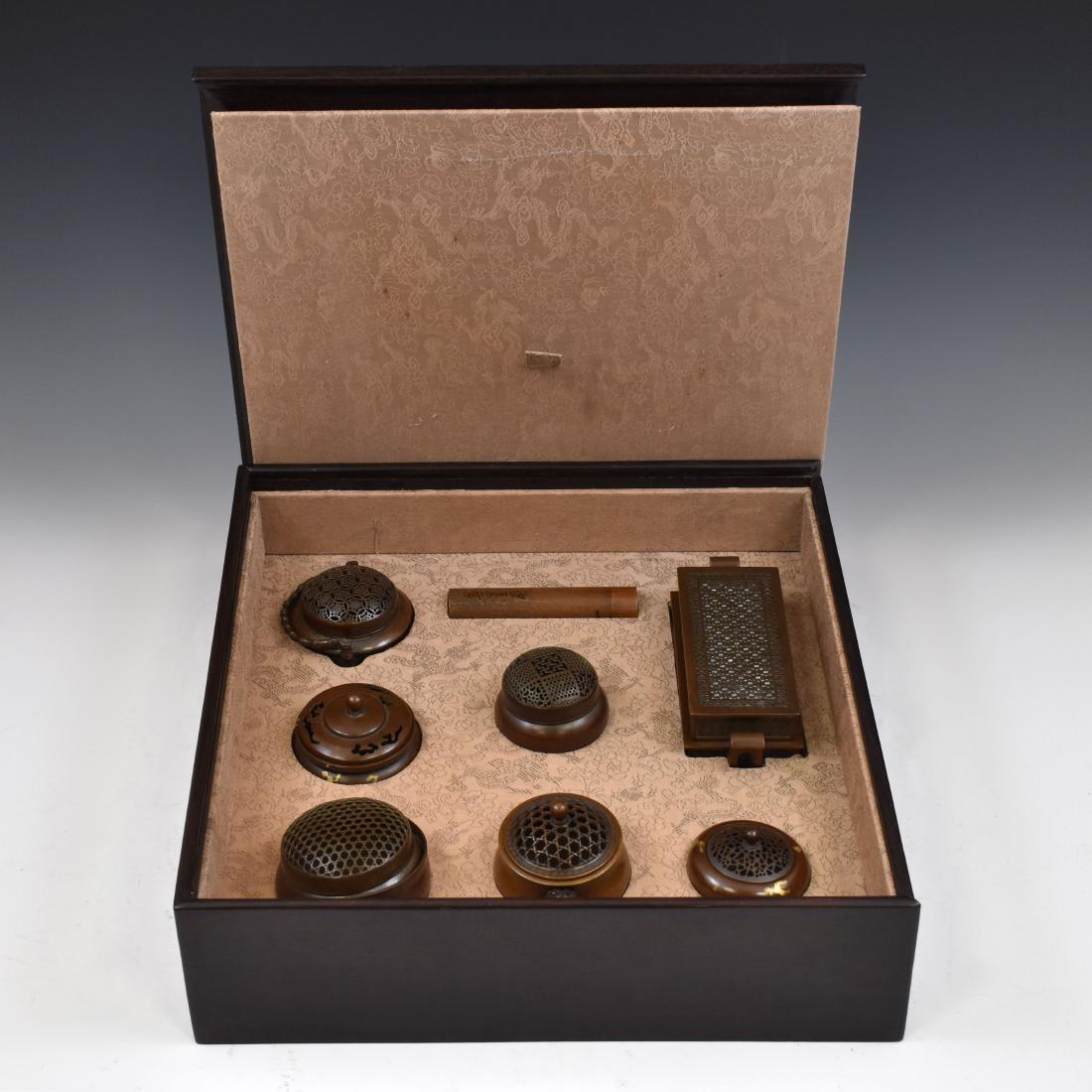 SET OF 8 PCS ANTIQUES BRONZE CENSERS IN PROTECTIVE BOX (1 of 15)