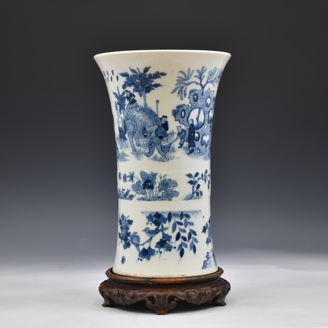 CHINESE MING BLUE & WHITE BEAKER VASE ON STAND (1 of 16)