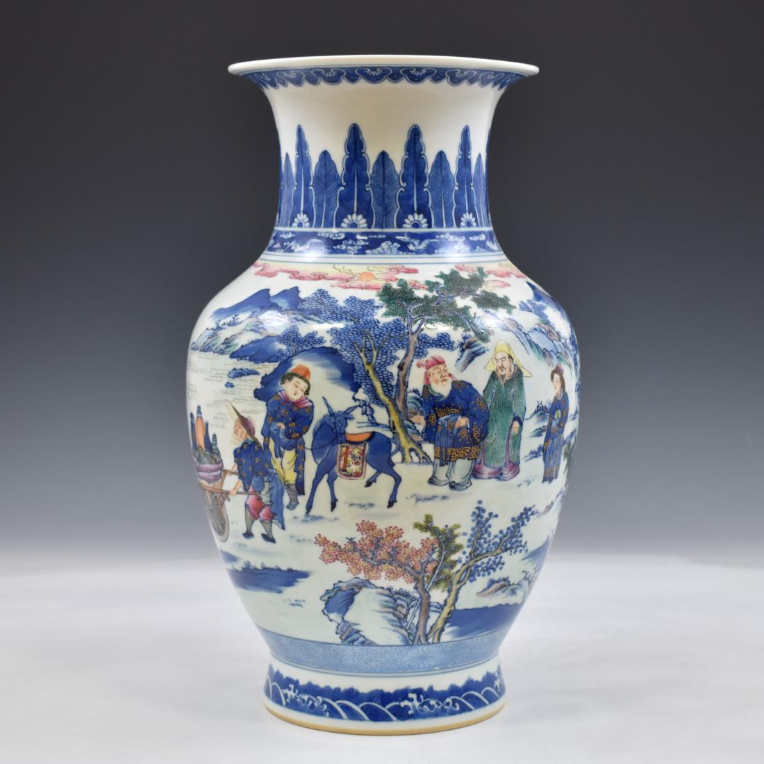 FINE FAMILLE ROSE HUNTER PORCELAIN VASE (1 of 12)