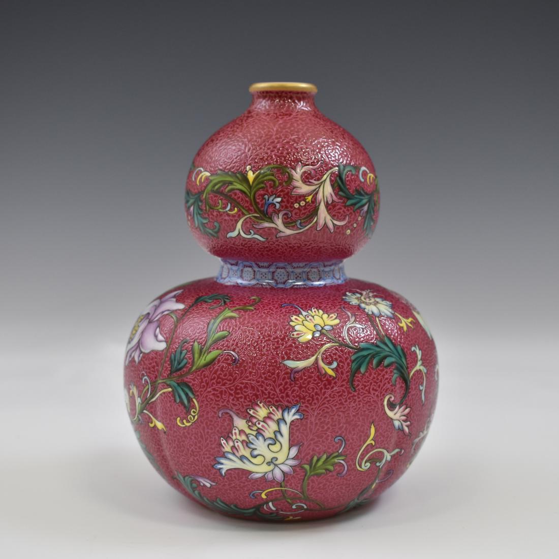 YONGZHENG GILT & ENAMEL RUBY RED DOUBLE GOURD VASE (1 of 14)