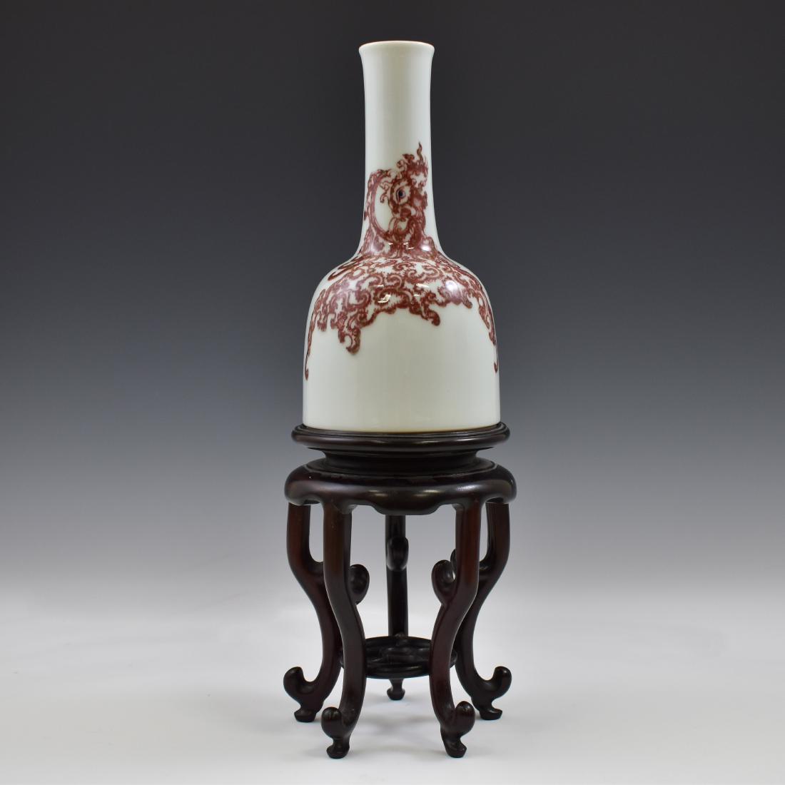 KANGXI RED FU BATS MALLET VASE ON STAND (1 of 12)