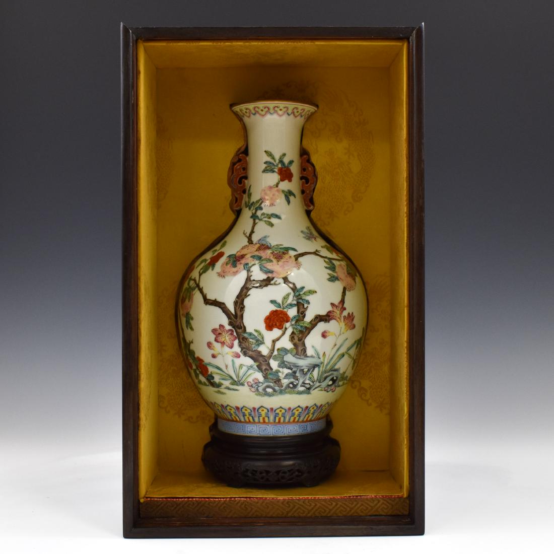 DAOGUANG FAMILLE ROSE VASE IN PROTECTIVE BOX (1 of 20)