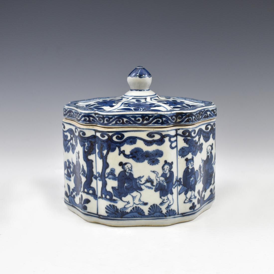 WANLI FLORI FORM LIDDED JAR: Chinese Ming Dynasty porcelain jar, sturdily potted in a hexagonal lobed petal body, the vertical sides elevated from slightly concaved foot base. The exterior delicately hand painted in blue undergla