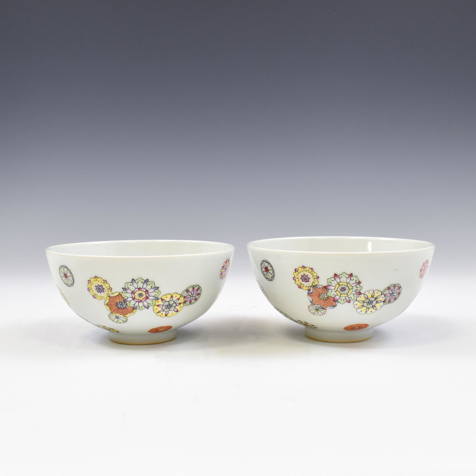 PAIR YONGZHENG FLORAL MEDALLIONS BOWL (1 of 7)