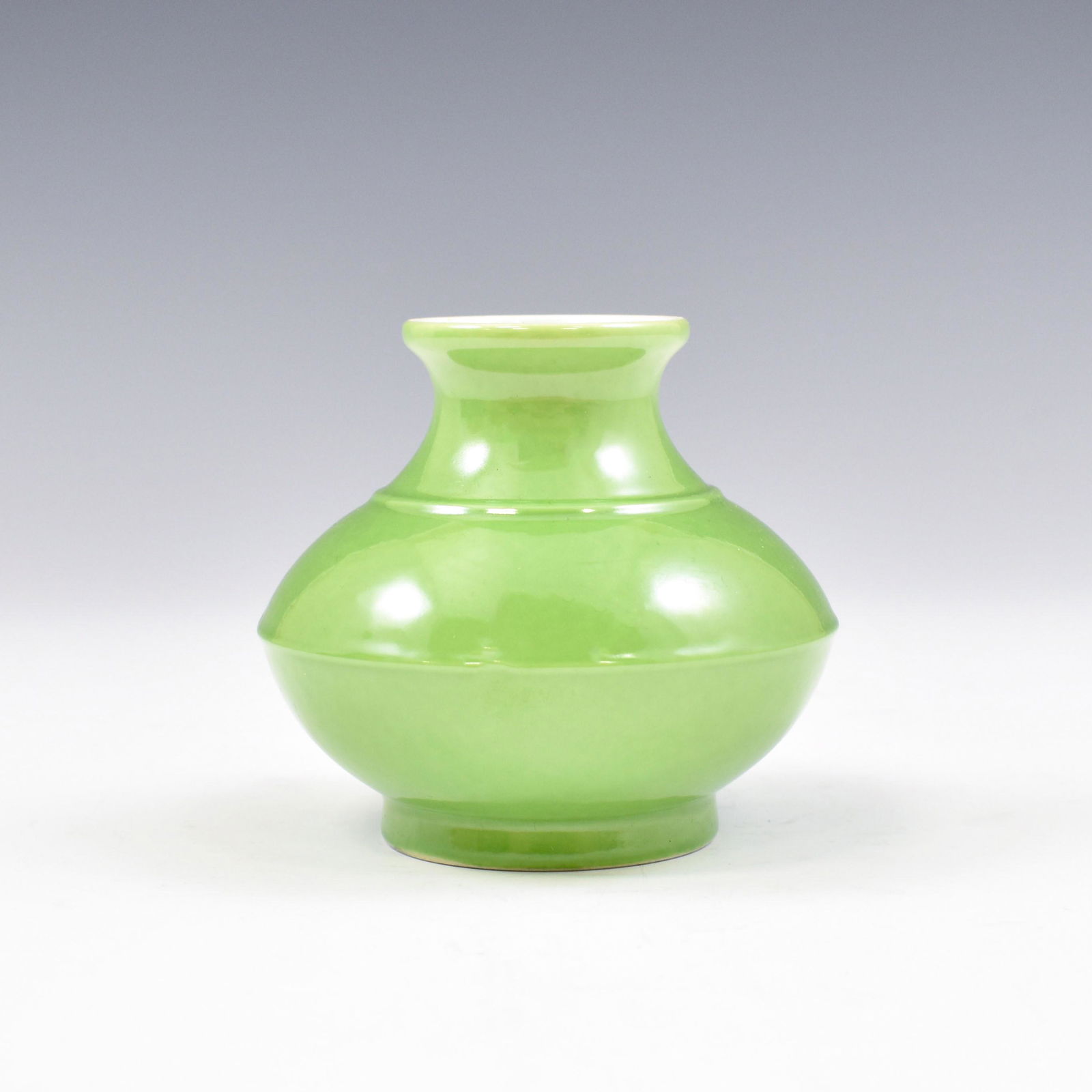 YONGZHENG APPLE GREEN GLAZED VASE (1 of 7)