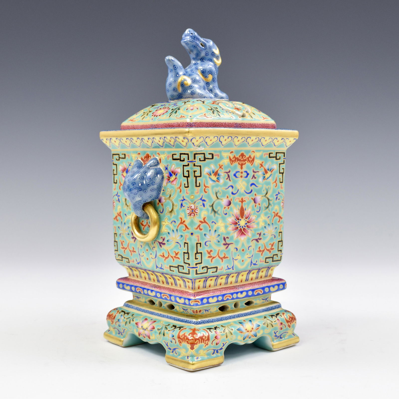 QIANLONG FAMILLE ROSE LIDDED SQUARE CENSER (1 of 12)
