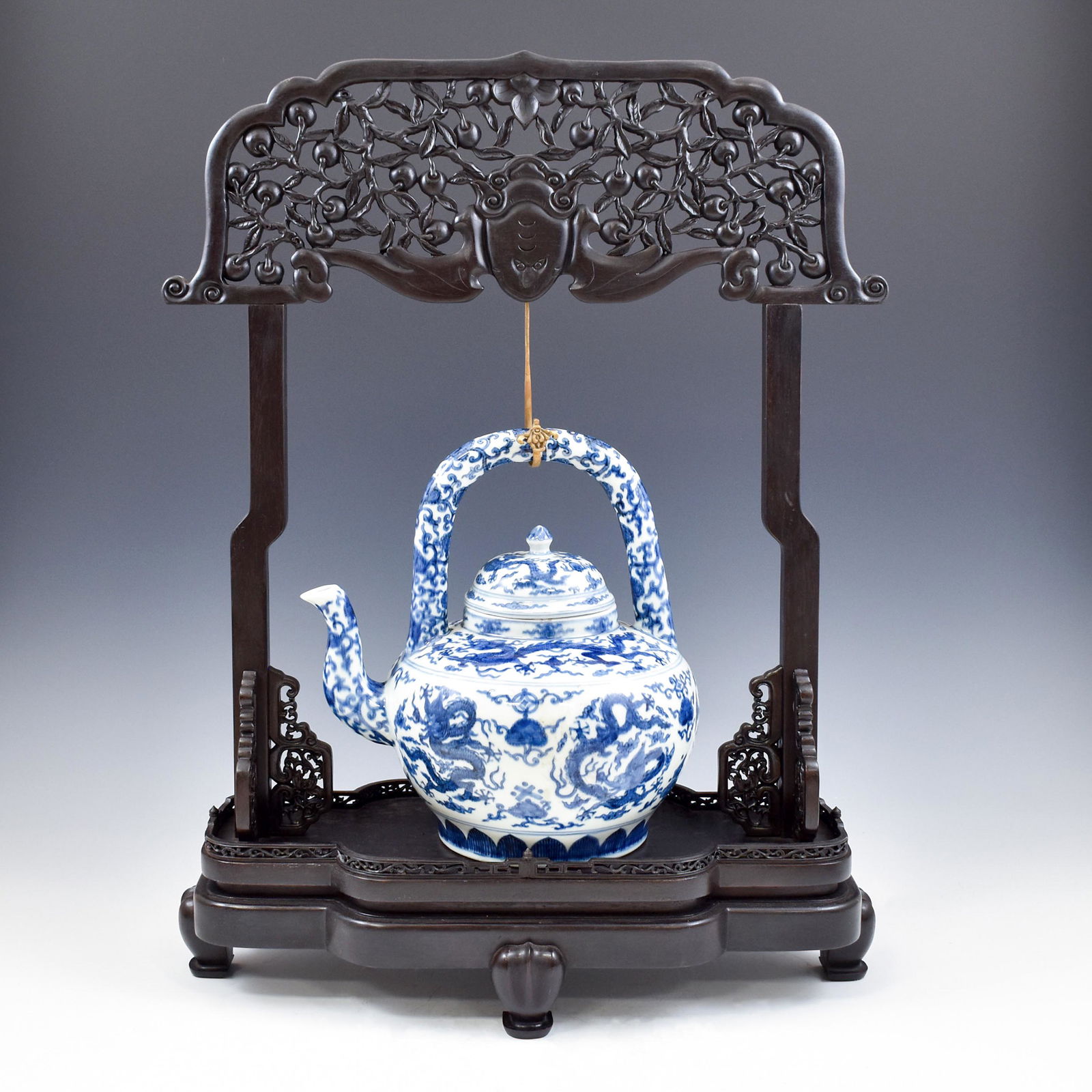 MING LONGQING BLUE AND WHITE HANGING POT (1 of 10)