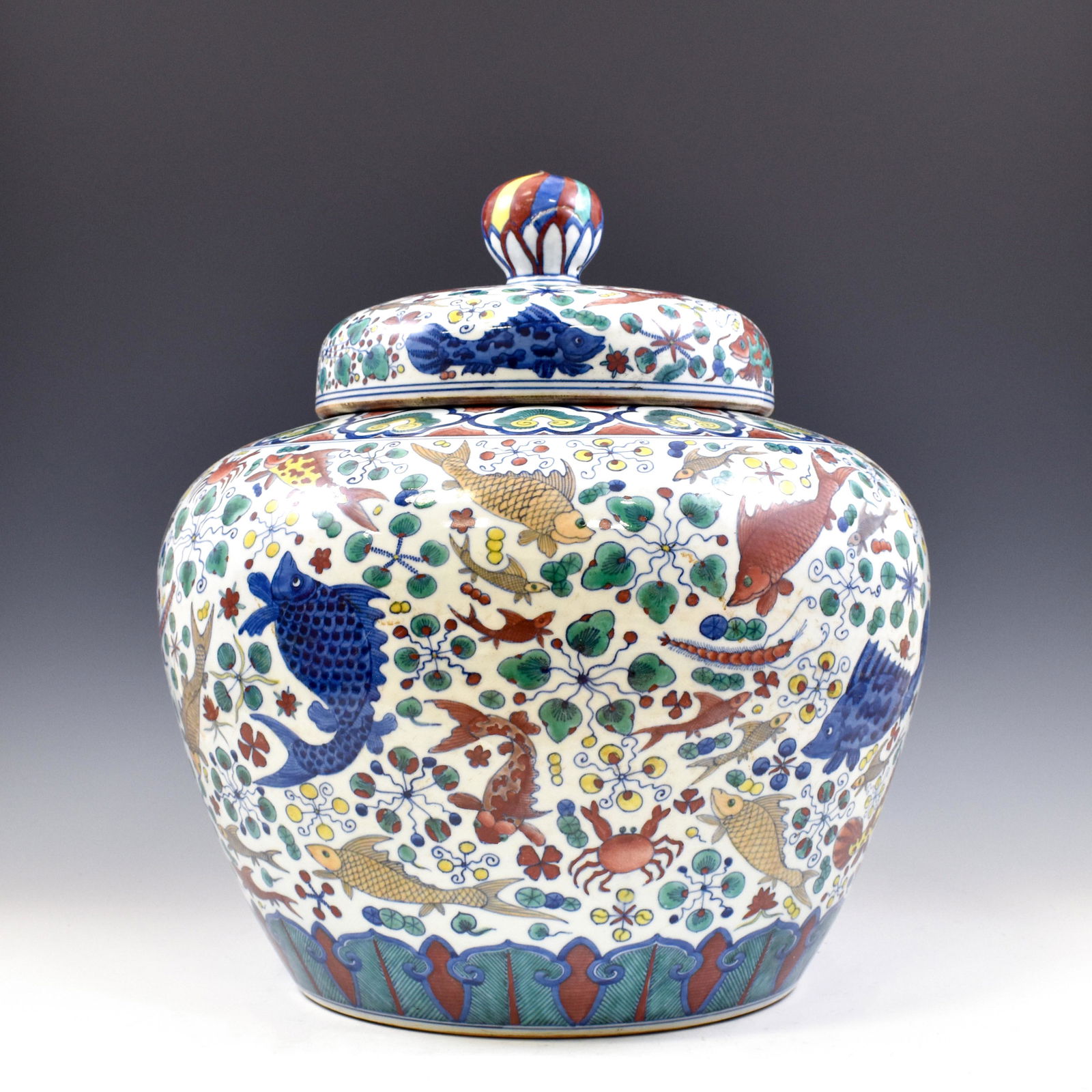 MING JIAJING WUCAI CARP LIDDED JAR (1 of 14)