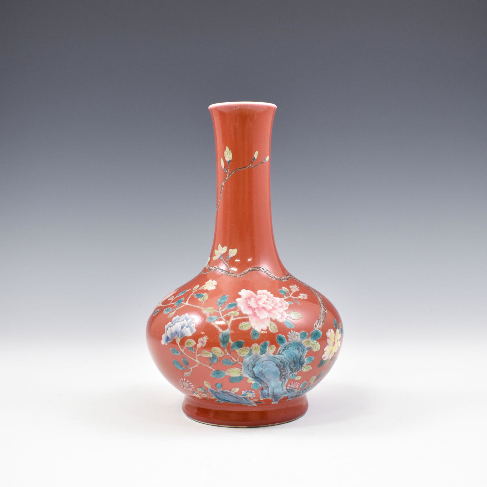 QIANLONG FAMILLE ROSE RUBY RED REWARD VASE (1 of 13)