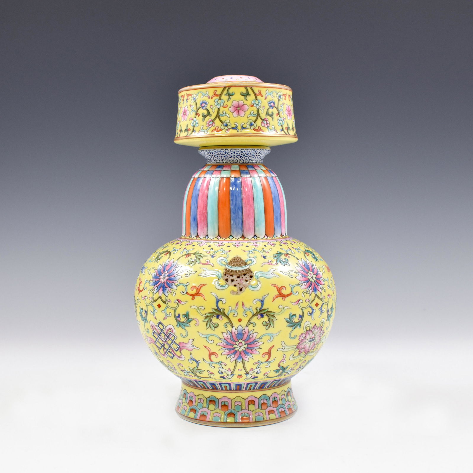 QIANLONG FAMILLE JAUNE VASE (1 of 12)