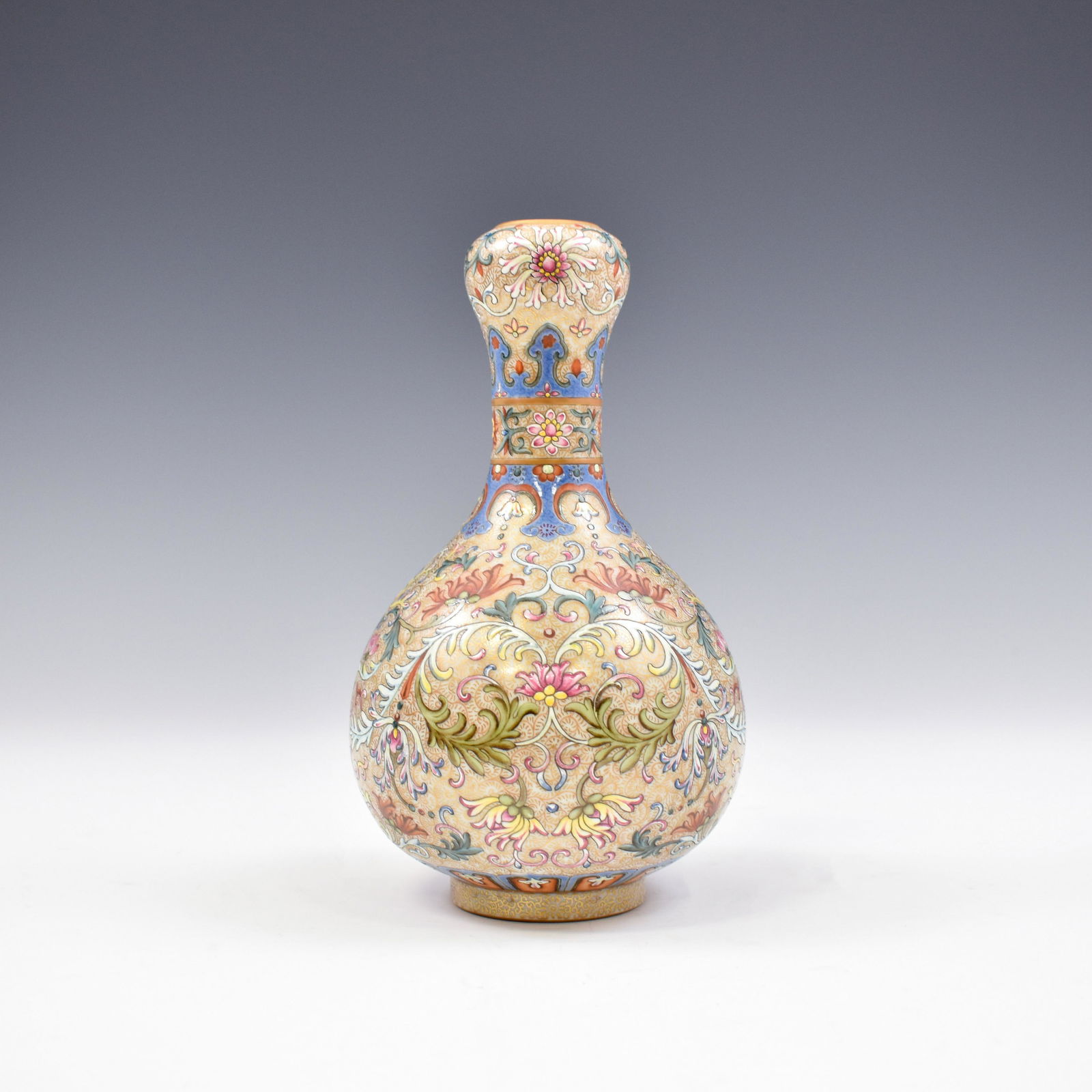 QIANLONG GILT ENAMEL PORCELAIN GARLIC VASE (1 of 14)