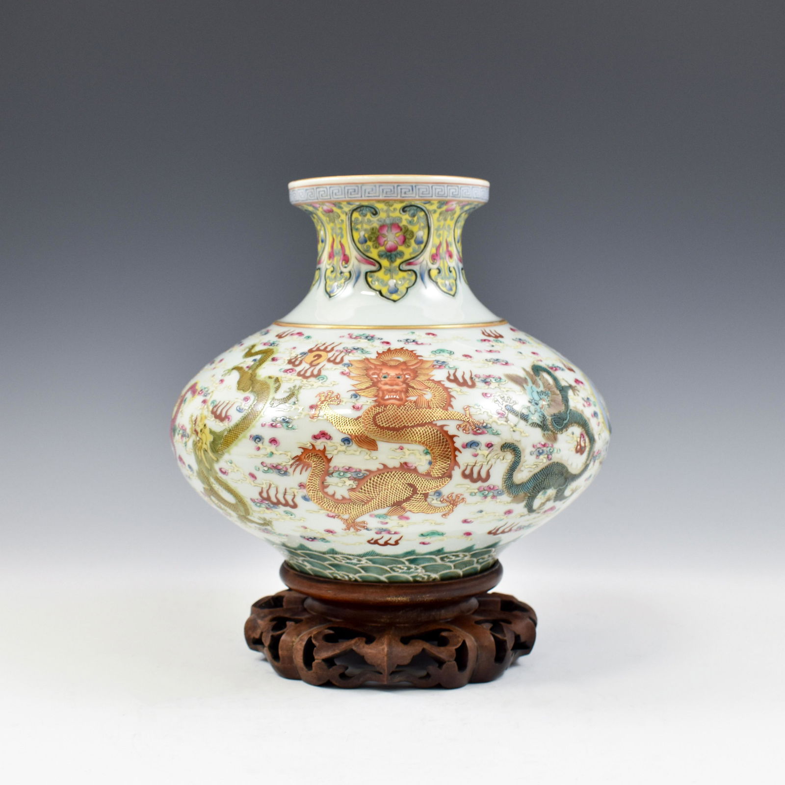 YONGZHENG DRAGON REWARD VASE ON STAND (1 of 16)