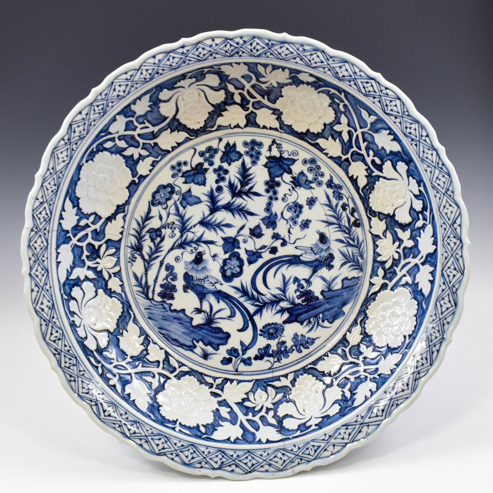YUAN DYNASTY BLUE & WHITE BARBED RIM CHARGER