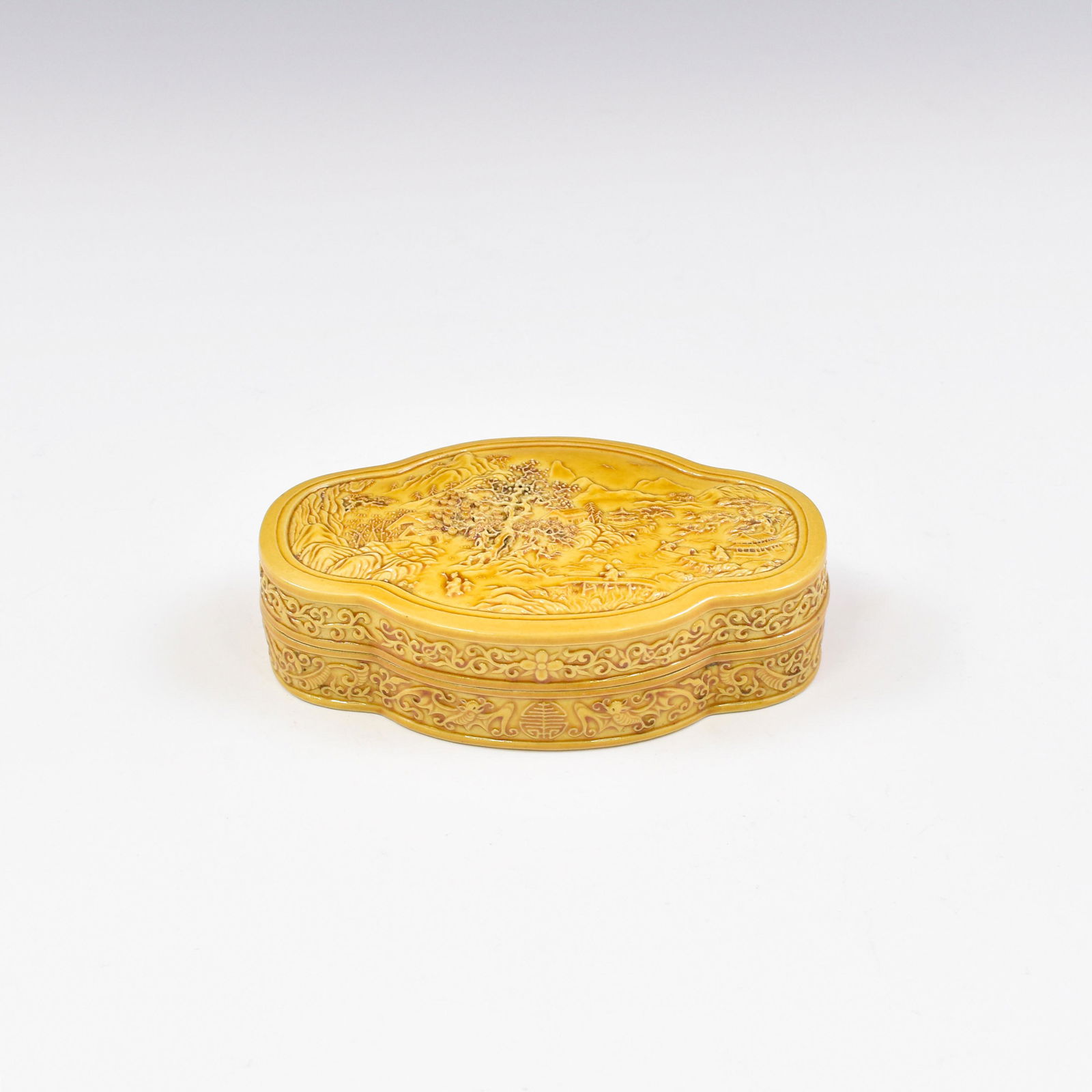 WANGBINGRONG MARK FAMILLE JAUNE PORCELAIN CARVING BOX (1 of 11)