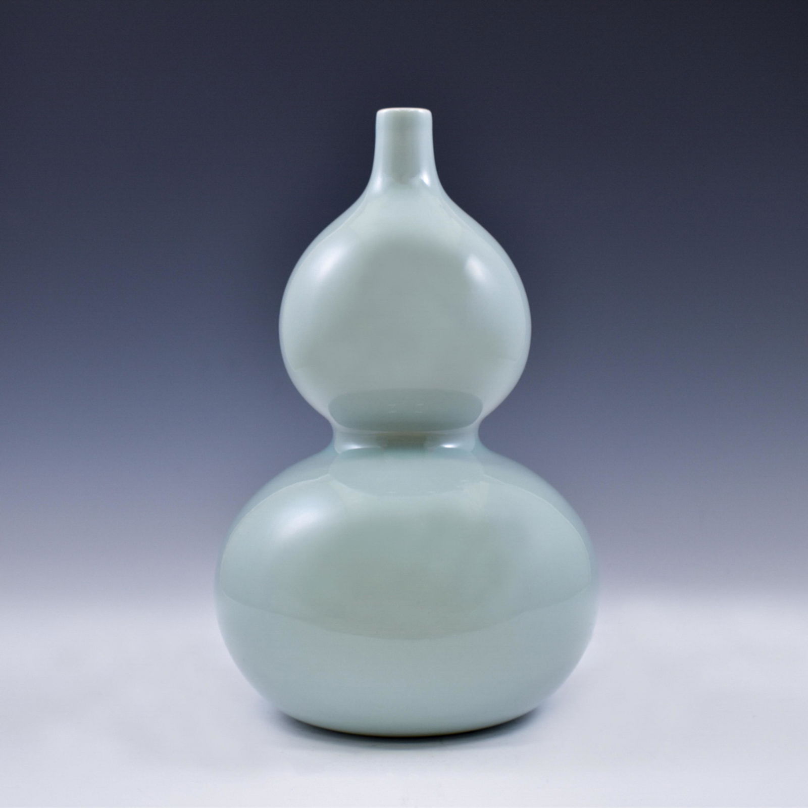 QIANLONG DOUQING DOUBLE GOURD VASE (1 of 8)