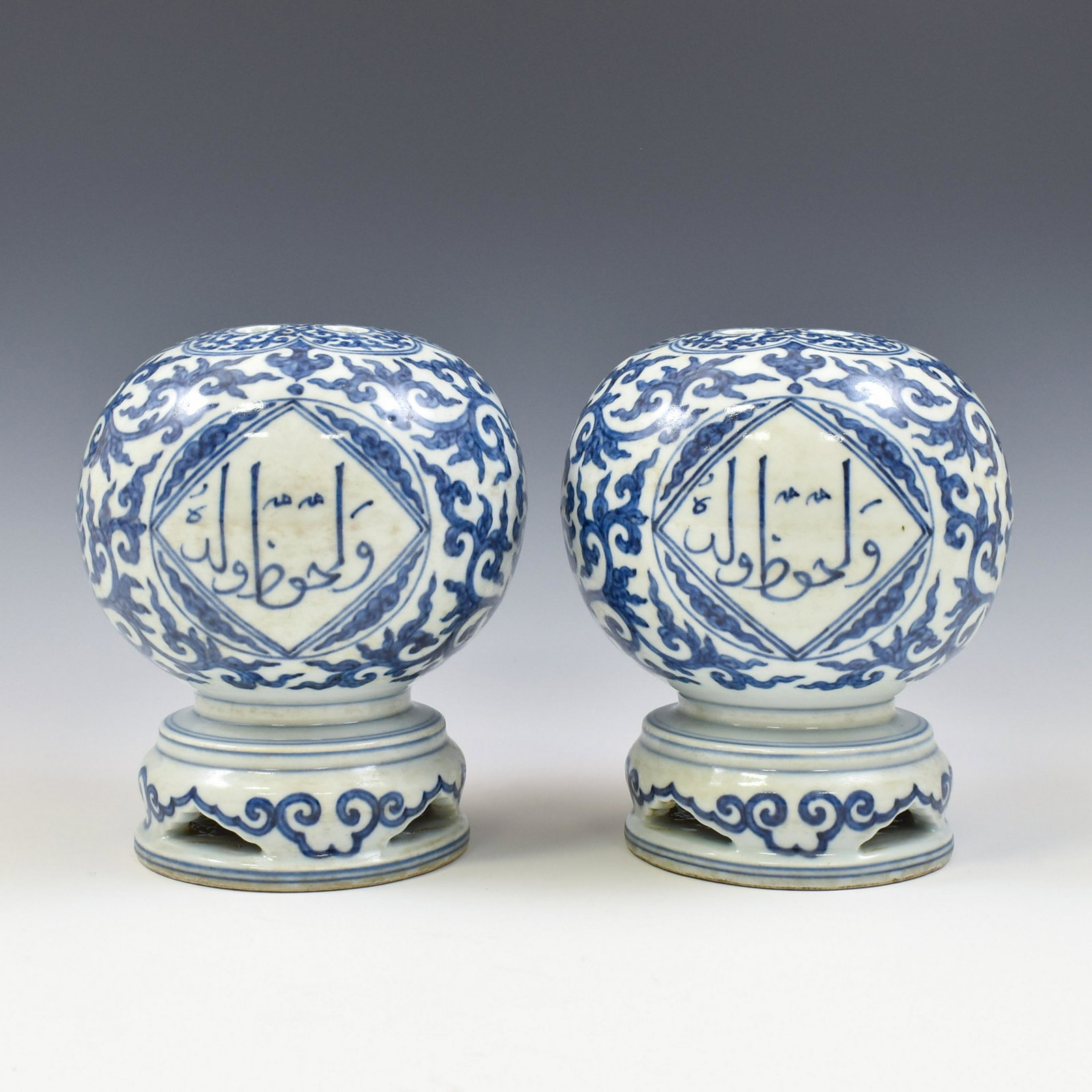 ZHENGDE BLUE & WHITE GLAZED ARABIC MOTIF PEN STAND: Rare, Chinese Ming Dynasty Zhengde Reign Period, blue glazed Arabic motif pen stand. The Porcelain potted in pen stand shape, thick, globular upper body, with seven opening pen stand on the top side, 