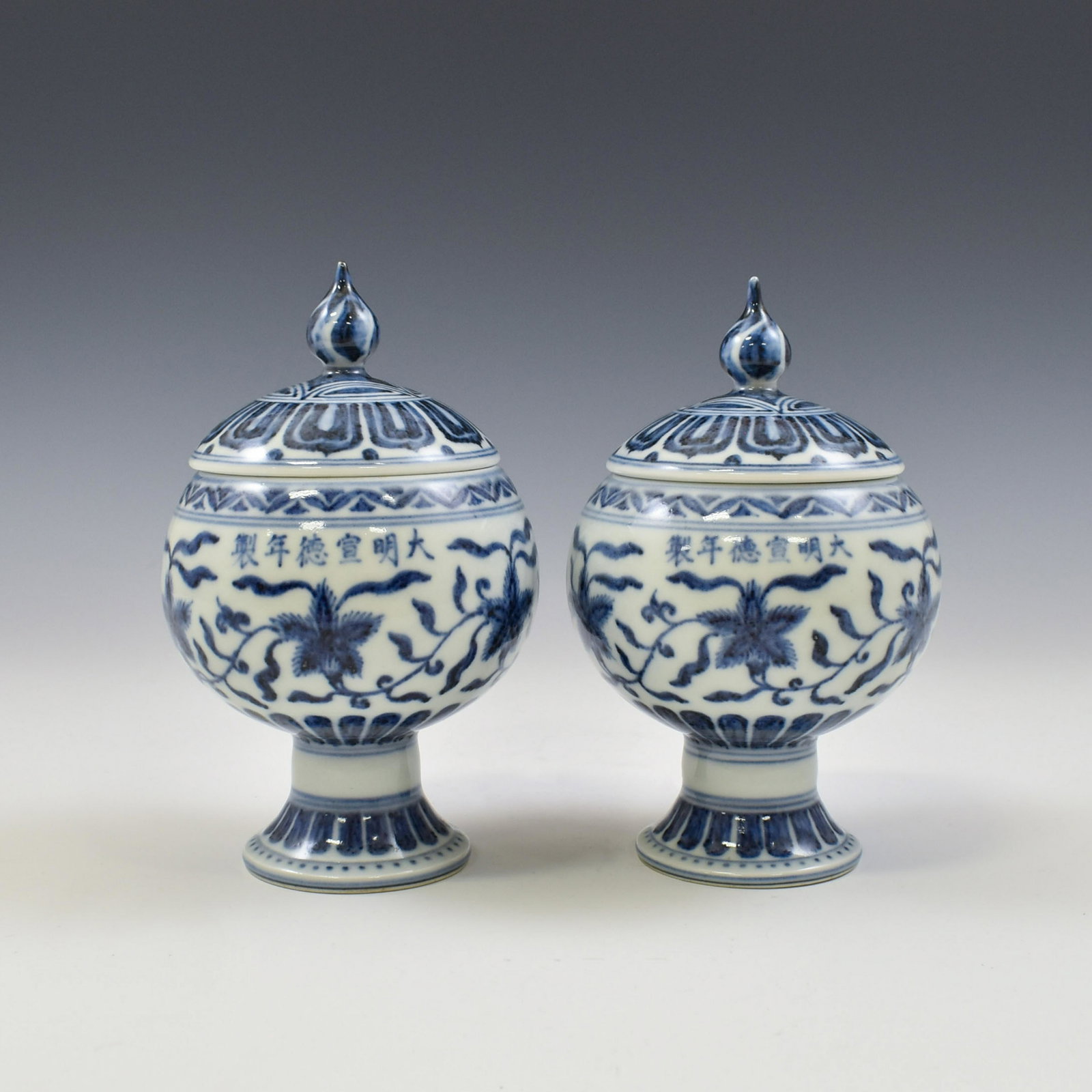 PR. XUANDEBLUE AND WHITE COVERED DOU VASE: Superb, Pair of Chinese Ming Dynasty Period, Xuande blue and white covered Dou vase. The porcelain potted in reward shape vase, thick and slight tall, globular mid body, tapered gracefully toward stra
