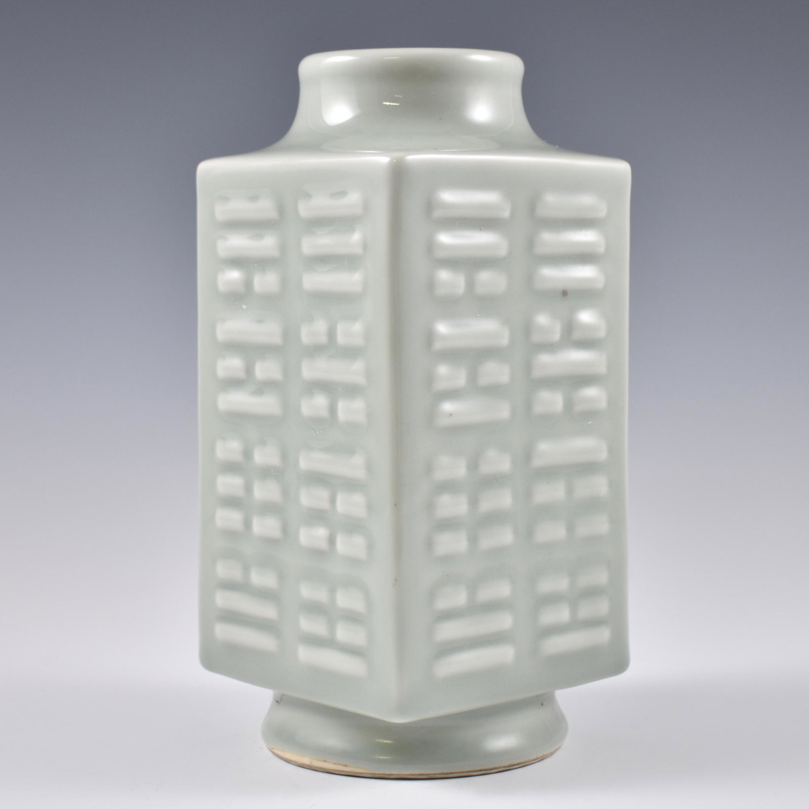 QIANLONG PORCELAIN ZONG VASE: Dimensions: 10-1/2" H x 5-7/8" W Chinese Qing Dynasty Period, Qianlong zong vase. The Porcelain potted in Zong shape vase, thick and tall, squared body, with short circle opening mouth and foot base, 