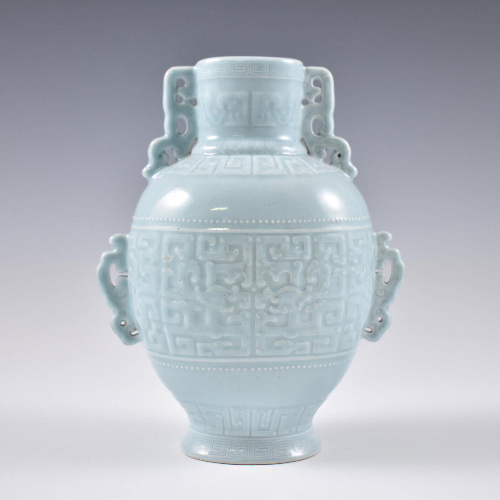 QIANLONG DOUQING GLAZED AMPHORA VASE: PROVENANCE: From Private collections of Mr. Peter Lyon (1938-2016), After graduation in 1959 he joined the military and was trained as a fighter pilot for the Marine corp. Retiring from the military h