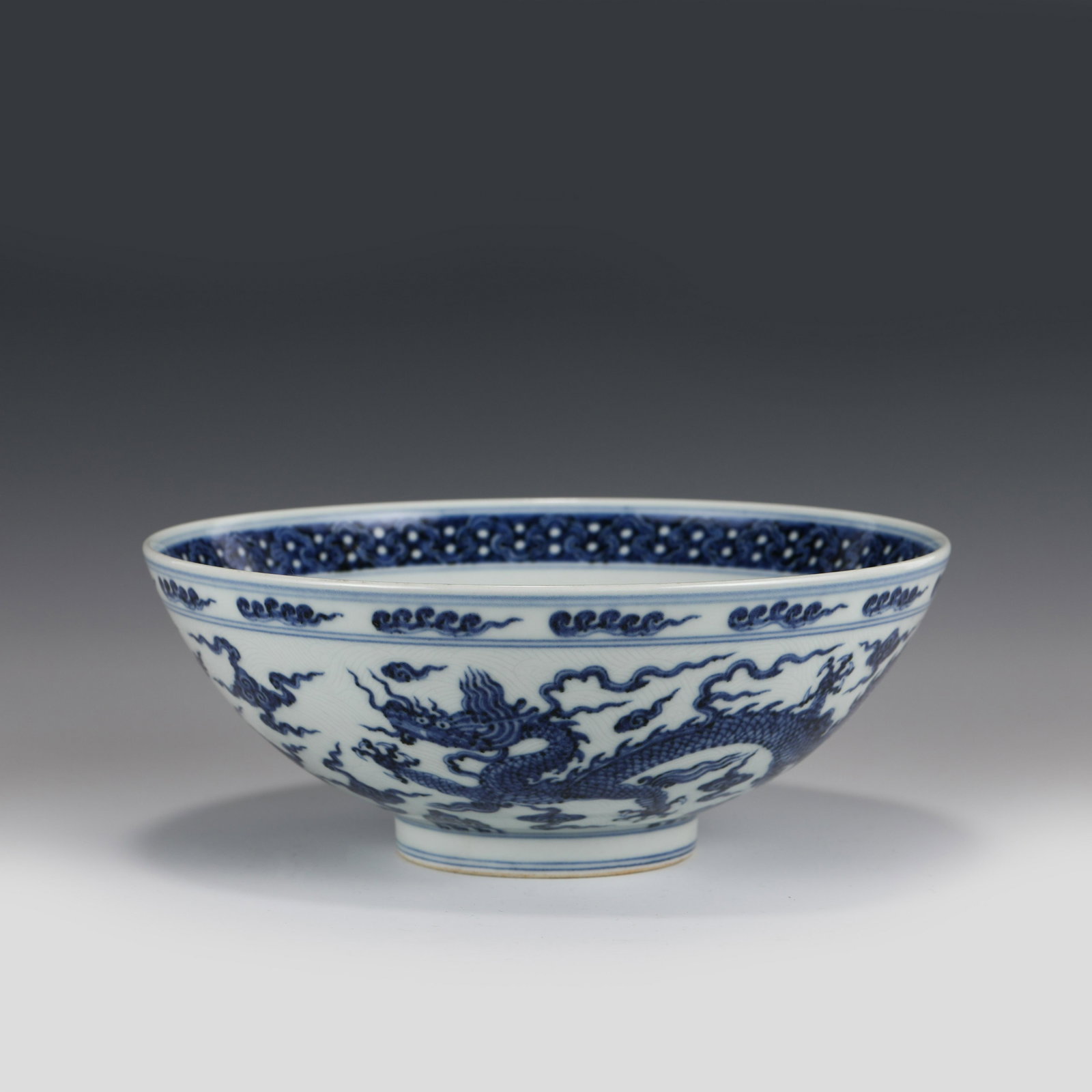 BLUE & WHITE DRAGON MOTIF BOWL: Dimensions (cm): Height: 8.5 Diameter: 21 Chinese Ming Dynasty Period Blue & white Dragon Motif Bowl. Potted with a shallow body, slight deep, thick and large bulbous body, with angled cavetto elevate