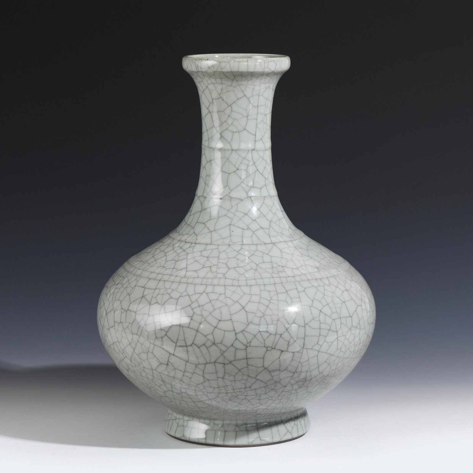 QING GE WARE REWARD VASE: PROVENANCE: From the Collections of Henry Windermere (1932- 2018) Covington, Georgia, served US Army for more than 28 years, retiring as a colonel. His received many military medals. He then became We